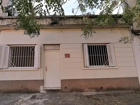 Se alquila casa 2 dorm + entrepiso en Reducto