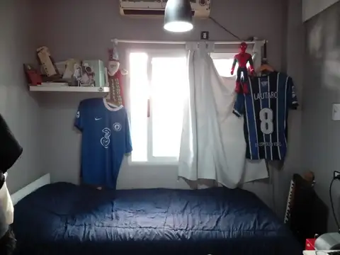 2 ambientes hecho 3 con balcón al frente