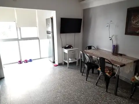 2 ambientes hecho 3 con balcón al frente