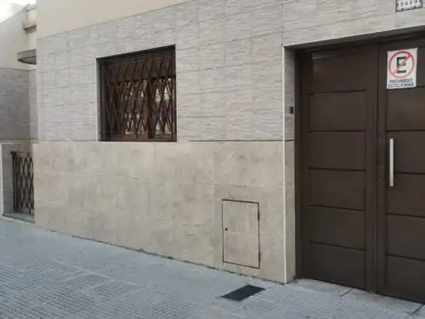 CASA PARA DOS FAMILIAS EN PLANTA BAJA CON COCHERA AMPLIA, Aquino 5400 - Villa Lugano
