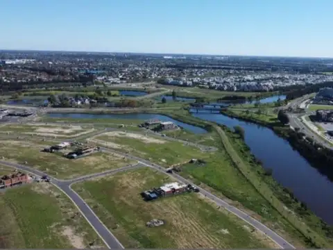 Lote al lago en Barrio Silvestre Nordelta