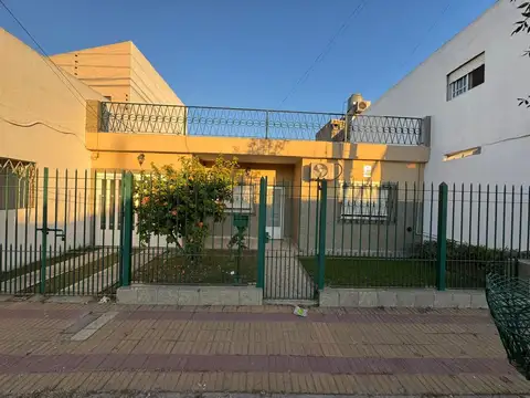 VENTA DE CASA EN QUILMES OESTE