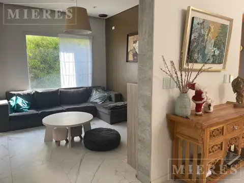 Casa 6 ambientes con 4 baños