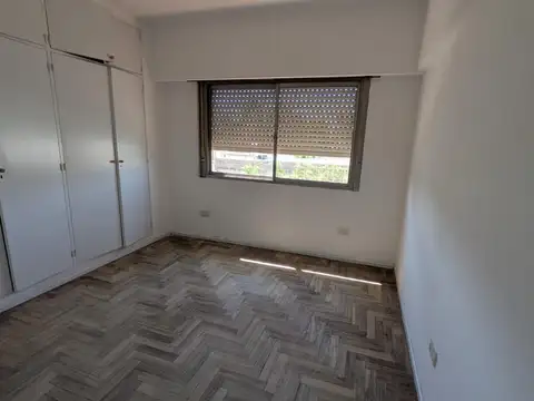 Departamento tres ambientes con balcón