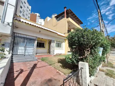 Venta casa 3 dorm fondo  gje rambla  Malvin 