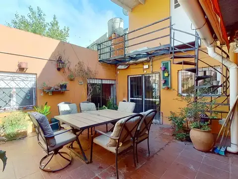 CASA 4 AMBIENTES CON COCHERA Y PARRILLA SARANDÍ