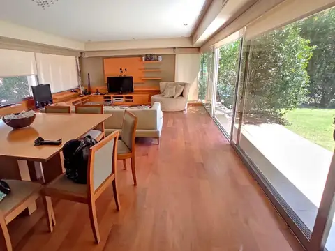 Casa 6 ambientes con 4 baños