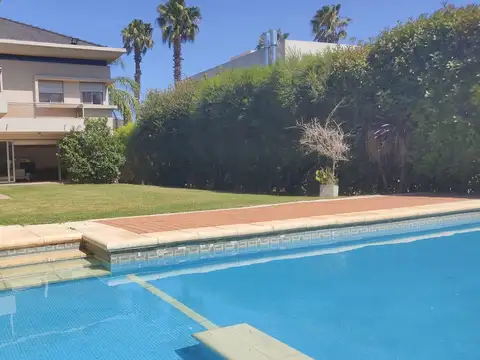 Casa en venta- Funes Hills- San Marino- cuatro Dormitorios