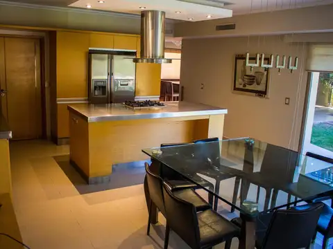 Casa en Alquiler de 4 dormitorios