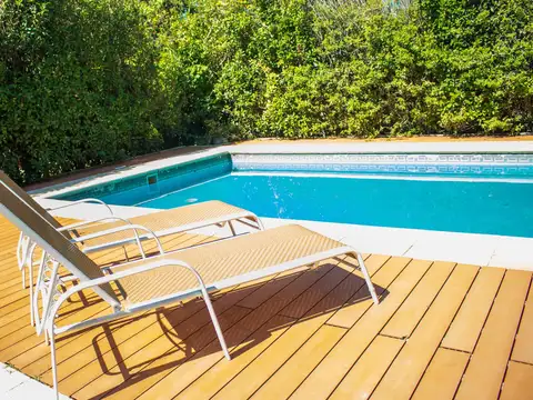Casa en Alquiler con 2 cocheras