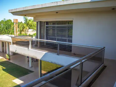 Casa en  venta- Funes Hills- San Marino- cuatro Dormitorios