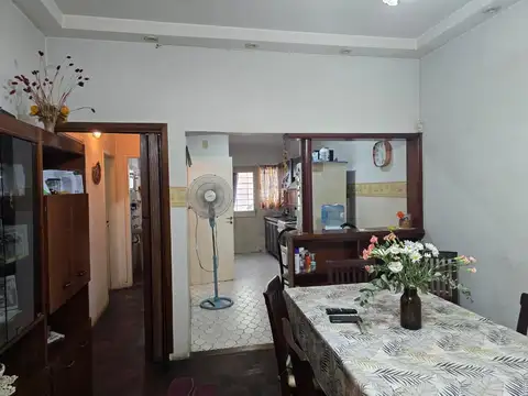 CHALET EN VENTA 4 AMBIENTES EN LONGCHAMPS - ACEPTA PERMUTA !