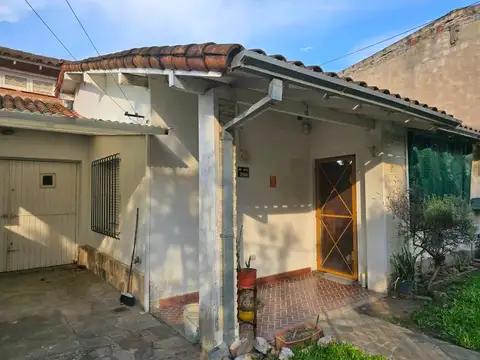 CHALET EN VENTA 4 AMBIENTES EN LONGCHAMPS - ACEPTA PERMUTA !