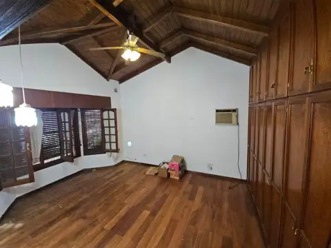 Casa 9 ambientes con 3 baños