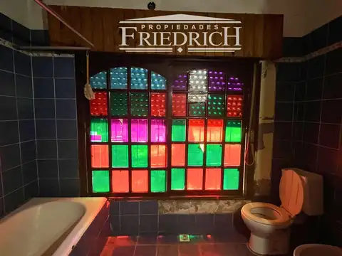 ¡Notable propiedad con dos lotes contiguos!