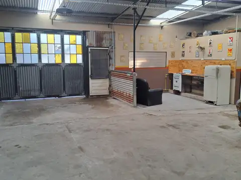 Alquiler galpón con lote y tinglado