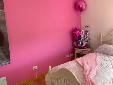 Casa en Alquiler con 2 cocheras