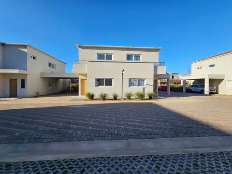 CASA DUPLEX 4 DOR PARRILLA PERMUTA CHIC VILLAGE
