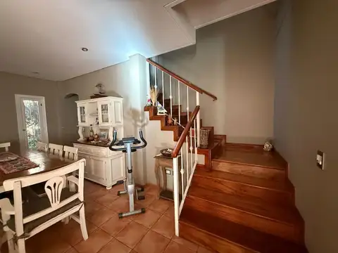 Casa 6 ambientes con 3 baños