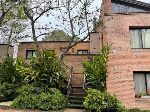 Loft en venta en complejo La Esquina, Pilar.