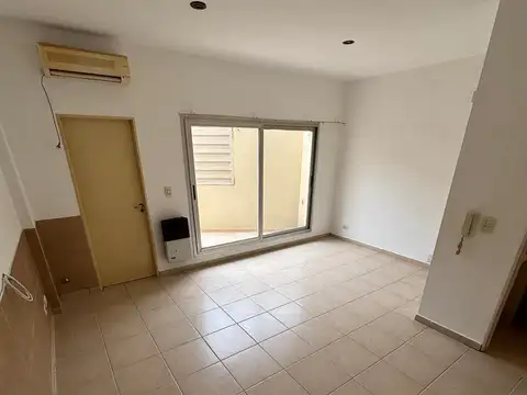 Excelente monoambiente en venta c/patio, ubicado en 8 e/32 y 33, La Plata