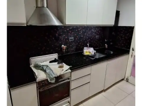 Departamento 6 ambientes con 2 baños