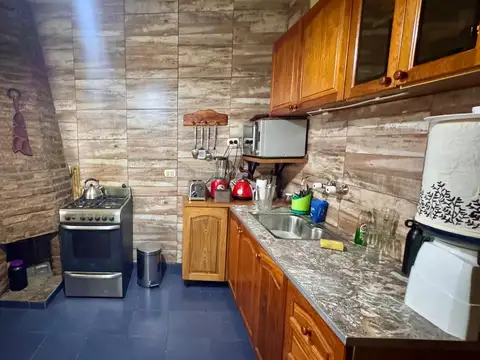 VENTA CASA 2 DORMITORIOS CON PATIO Y COCHERA