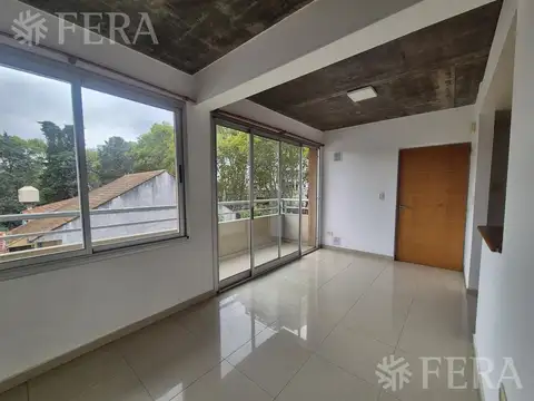 Alquiler departamento 2 ambientes con balcón en Florencio Varela