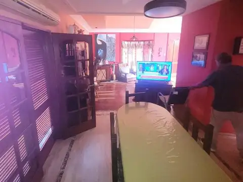 Casa en Venta con 3 cocheras