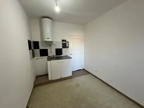 Alquiler de Departamento Tipo Casa de 3 Ambientes ? Flores