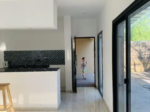 Casa amplia y luminosa de 3 dorm.