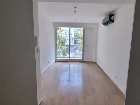 Departamento en Alquiler en Parque Centenario, $ 650.000