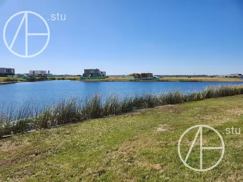 Lote en venta  a la laguna  en Amarras  Puertos Escobar