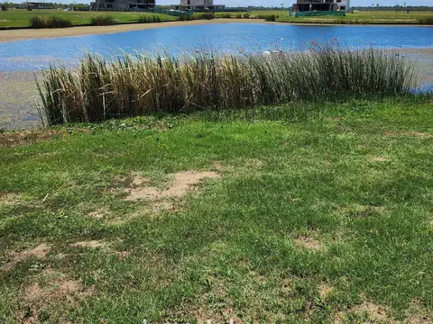 Lote en venta  a la laguna  en Amarras  Puertos Escobar