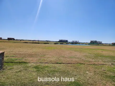 Lote en venta  a la laguna  en Amarras  Puertos Escobar