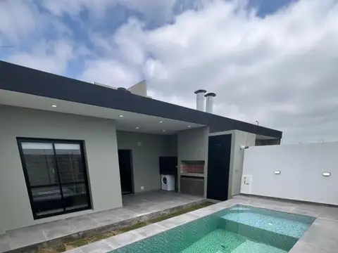 ALQUILO AMOBLADO DUPLEX DE CATEGORÍA DOCTA, PISCINA