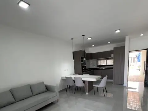 Casa 3 ambientes con 1 baño
