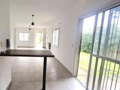 Casa 3 ambientes con 2 baños