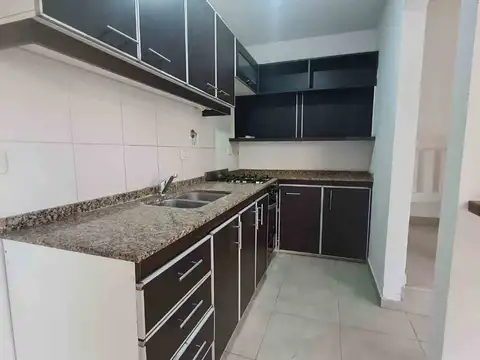 Casa en Alquiler con 1 cochera