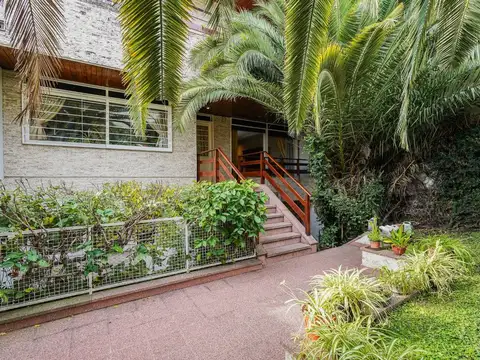 Casa en Venta con 4 cocheras