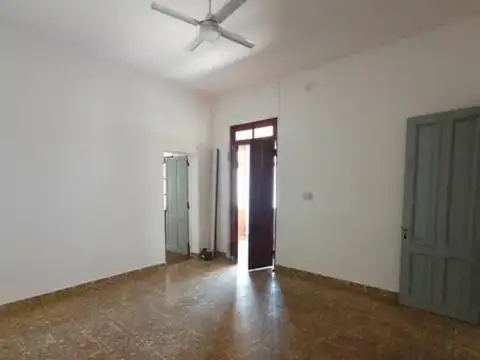 Casa en Alquiler con 3 cocheras