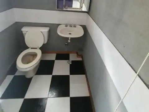 Alquilo casa con  fondo verde  en calle Ramírez y Racedo