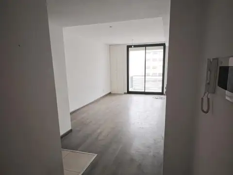Alquiler monoambiente. Luminoso, balcón. Apto profesional. Pileta. Granaderos al 600. Caballito.