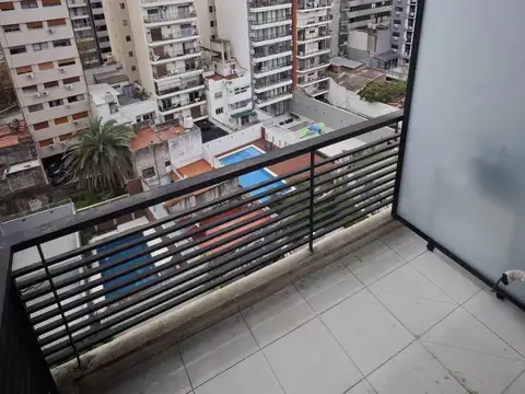 Alquiler monoambiente. Luminoso, balcón. Apto profesional. Pileta. Granaderos al 600. Caballito.