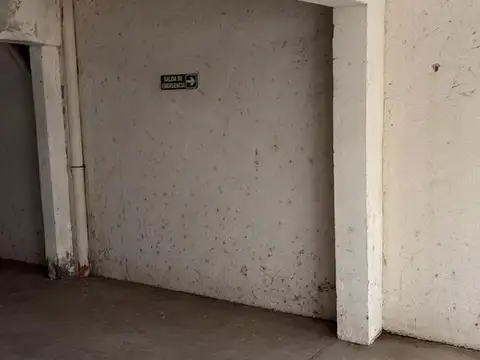 Cochera en alquiler frente a la Plaza Pizzurno