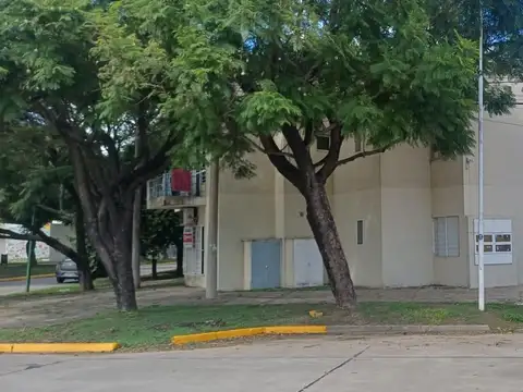 Cochera en alquiler frente a la Plaza Pizzurno