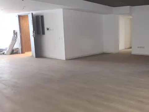Oficina en Venta con 10 cocheras