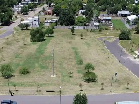 Terreno Polo View. Alambrado y tapial con portón. Frente a la plaza. VENADO TUER
