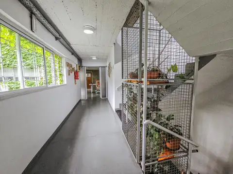 Oficina 9 ambientes con 6 baños