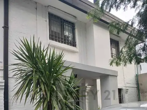 47 entre 151 y 152 , Piso 0